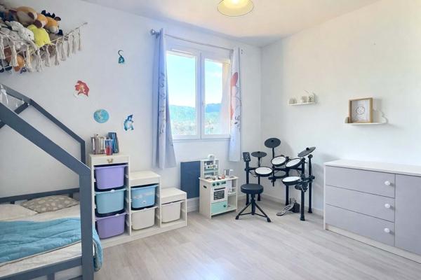 Maison Cuges Les Pins 4 pièces 103 m2 avec jardin et stationnements