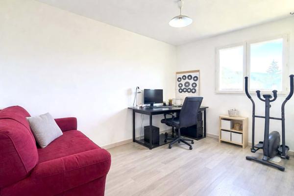 Maison Cuges Les Pins 4 pièces 103 m2 avec jardin et stationnements