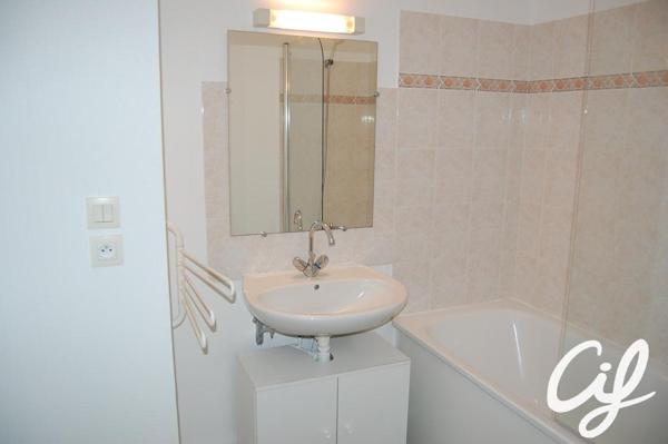 Appartement T3 NANTES Champ de Mars - 62.24 m2  837 Euros