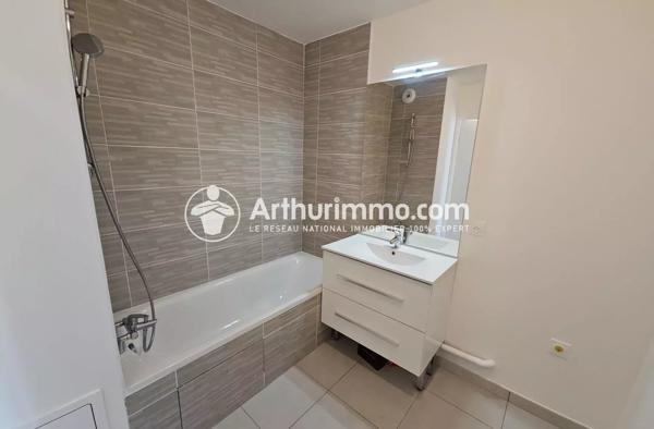 Location                                                      Appartement
                        
                     2 pièces                      44 m2                     à Saint-Pierre-du-Perray