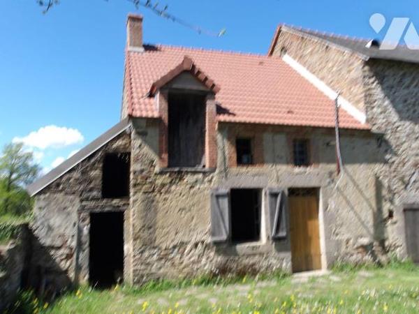 BETETE (23) CREUSE, A vendre à 15 mn de BOUSSAC au calme un ensemble immobilier en pierres à ré...