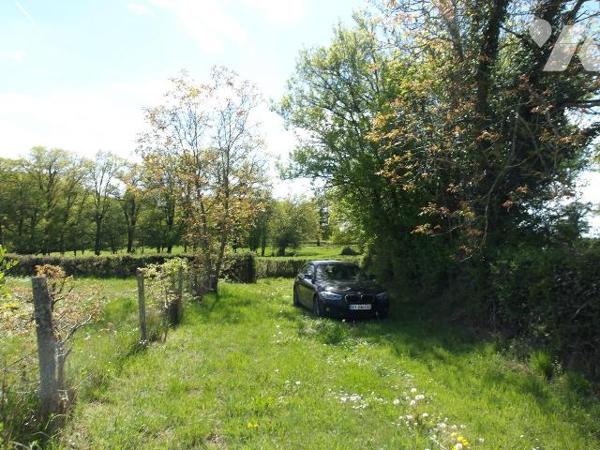 BETETE (23) CREUSE, A vendre à 15 mn de BOUSSAC au calme un ensemble immobilier en pierres à ré...