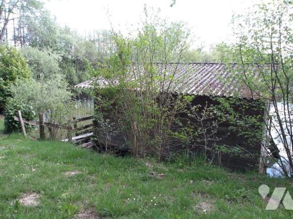 BETETE (23) CREUSE, A vendre à 15 mn de BOUSSAC au calme un ensemble immobilier en pierres à ré...