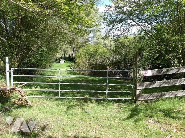 BETETE (23) CREUSE, A vendre à 15 mn de BOUSSAC au calme un ensemble immobilier en pierres à ré...
