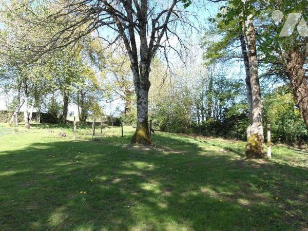 BETETE (23) CREUSE, A vendre à 15 mn de BOUSSAC au calme un ensemble immobilier en pierres à ré...