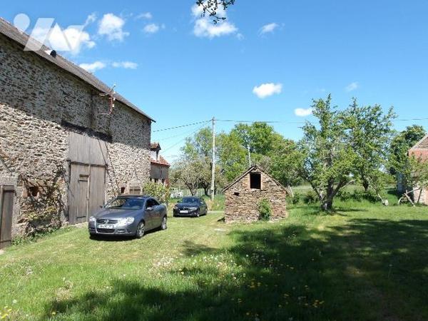 BETETE (23) CREUSE, A vendre à 15 mn de BOUSSAC au calme un ensemble immobilier en pierres à ré...