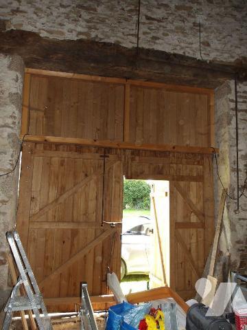 BETETE (23) CREUSE, A vendre à 15 mn de BOUSSAC au calme un ensemble immobilier en pierres à ré...
