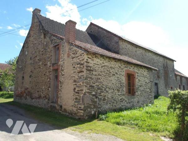 BETETE (23) CREUSE, A vendre à 15 mn de BOUSSAC au calme un ensemble immobilier en pierres à ré...