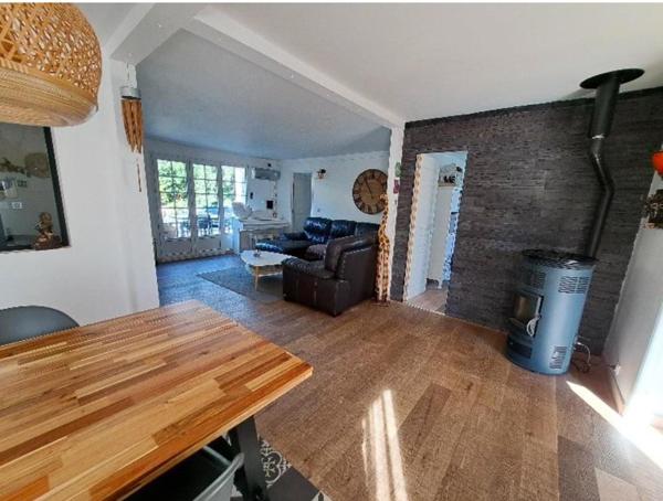 Maison familiale spacieuse avec jacuzzi à Chessy