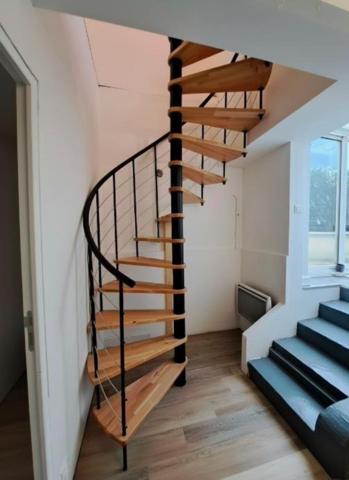 Maison familiale spacieuse avec jacuzzi à Chessy