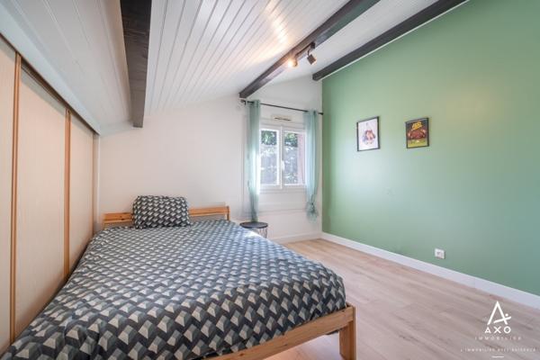 Maison familiale avec piscine, terrasse bois et beaux volumes à Saint-Pierre-du-Mont