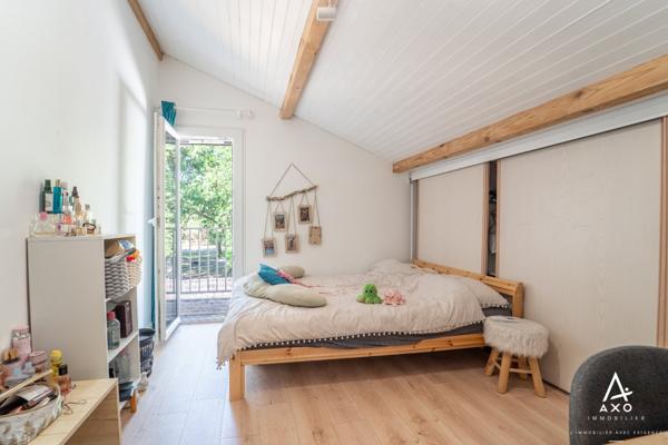 Maison familiale avec piscine, terrasse bois et beaux volumes à Saint-Pierre-du-Mont