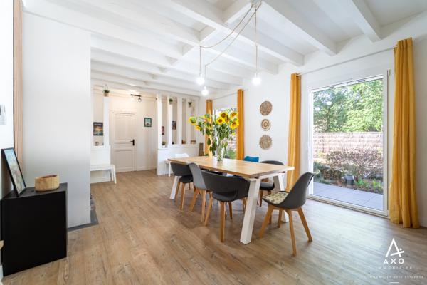 Maison familiale avec piscine, terrasse bois et beaux volumes à Saint-Pierre-du-Mont