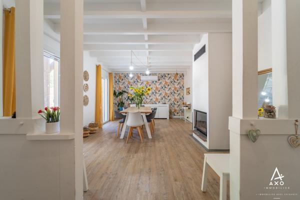 Maison familiale avec piscine, terrasse bois et beaux volumes à Saint-Pierre-du-Mont