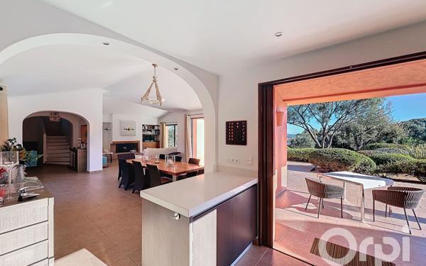 Maison à vendre    6 pièces •  Zonza