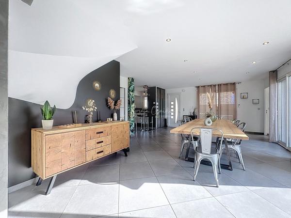 Saint-Georges-de-Luzençon (12100) MAISON F6 145 M2 AVEC GARAGE ET PISCINE SUR TERRAIN DE 545 M2