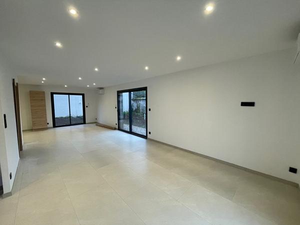 Maison Janneyrias  4 pièce(s) 113 m2