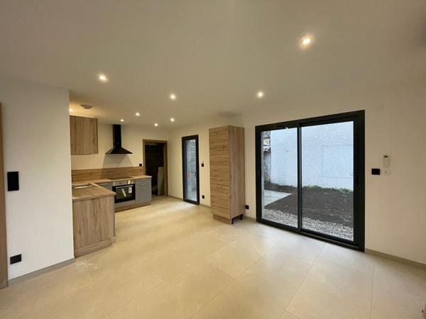 Maison Janneyrias  4 pièce(s) 113 m2