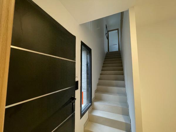 Maison Janneyrias  4 pièce(s) 113 m2