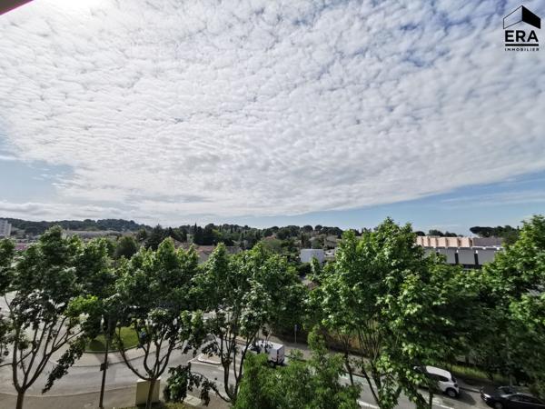 SALON DE PROVENCE - Appartement 3 pièces avec vue dégagée