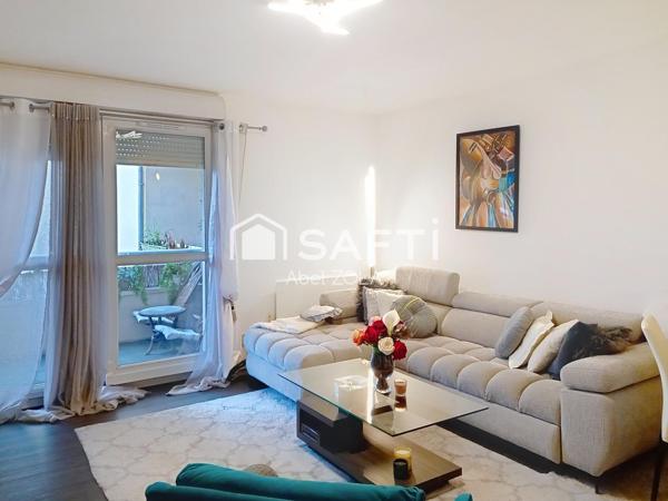 Bel appartement de 2 pièces avec une chambre, une cuisine,une salle de bains, un WC et un balcon et un box.