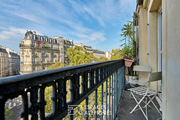 Location meublé avec balcon filant Filles du Calvaire / République