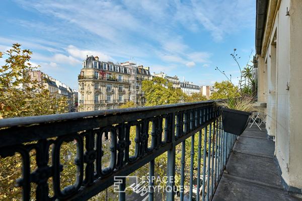 Location meublé avec balcon filant Filles du Calvaire / République