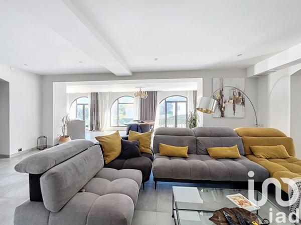 Bastide 9 pièces de 388 m² à La Ciotat (13600)