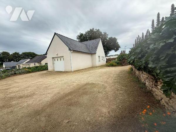 A VENDRE, à GUERLESQUIN,

Maison de plain pied conçue aux normes PMR.

Découvrez cette joli...