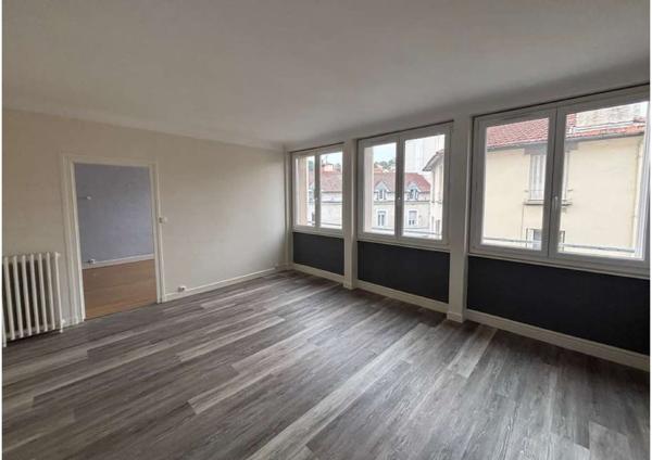 Grand t2 à coté du centre ville avec garage