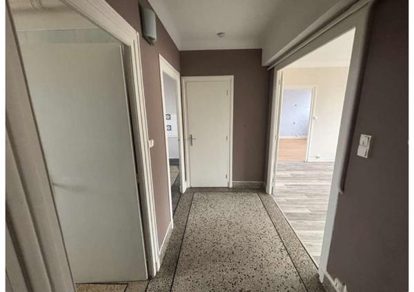 Grand t2 à coté du centre ville avec garage