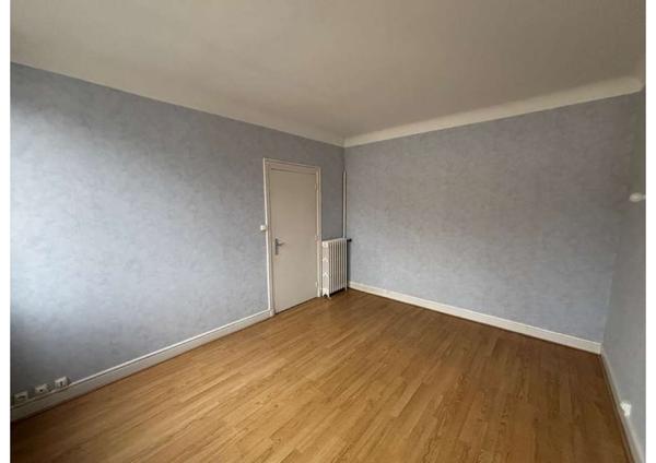 Grand t2 à coté du centre ville avec garage