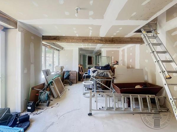 Vente                                                      Maison
                        
                     5 pièces                      136 m2                     à Épernon