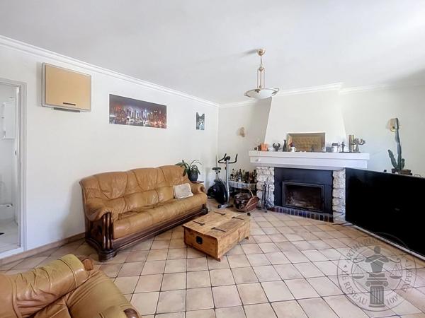 Vente                                                      Maison
                        
                     5 pièces                      136 m2                     à Épernon
