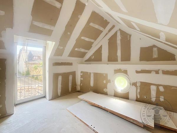 Vente                                                      Maison
                        
                     5 pièces                      136 m2                     à Épernon