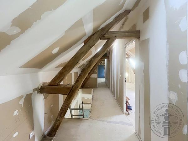 Vente                                                      Maison
                        
                     5 pièces                      136 m2                     à Épernon