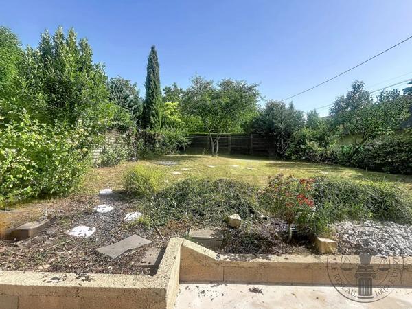 Vente                                                      Maison
                        
                     5 pièces                      136 m2                     à Épernon