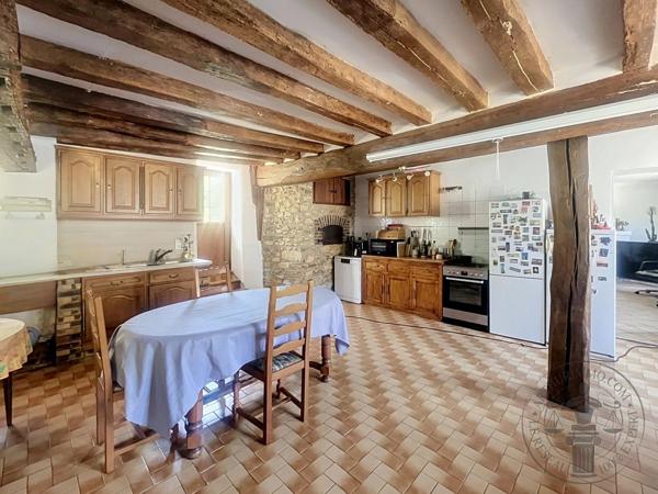 Vente                                                      Maison
                        
                     5 pièces                      136 m2                     à Épernon