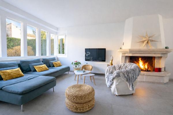 Maison - Le Mesnil Le Roi €950 000 ** - Référence 13192