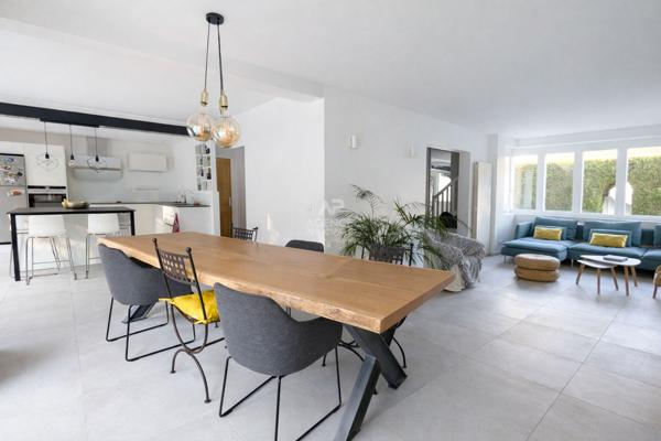 Maison - Le Mesnil Le Roi €950 000 ** - Référence 13192