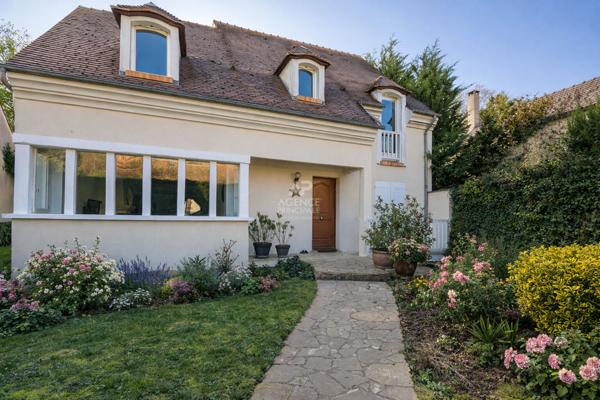 Maison - Le Mesnil Le Roi €950 000 ** - Référence 13192