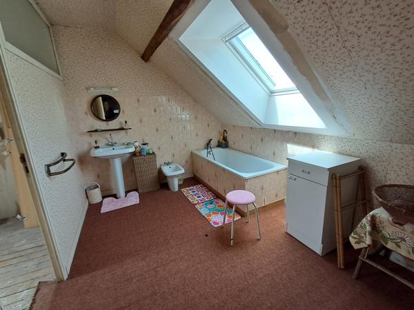 Maison
                                                                                                                                                                                                                                                                                                                        5 pièce(s)                                                                                                                                                                                                          3 chambre(s)                                                                                                                                                                                                          100  m²