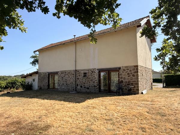Maison individuelle de deux chambres nécessitant des rénovations près du centre de Saint-Junien