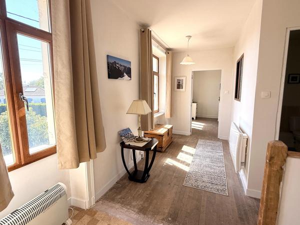 Maison individuelle de deux chambres nécessitant des rénovations près du centre de Saint-Junien