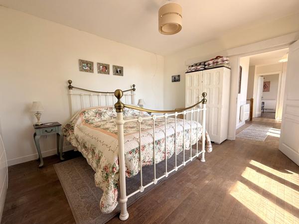 Maison individuelle de deux chambres nécessitant des rénovations près du centre de Saint-Junien
