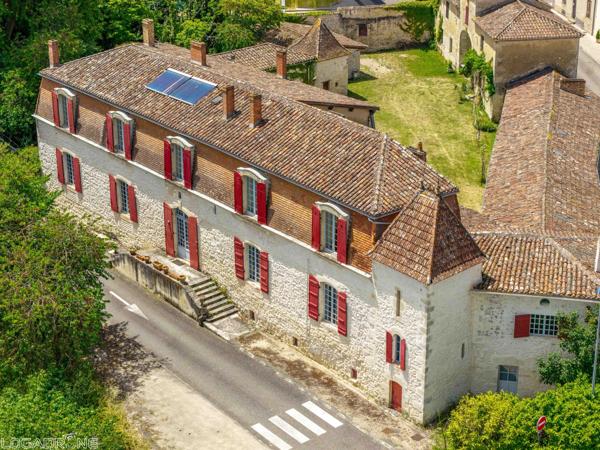 Propriété templière d’exception du XVIIe siècle avec un maison principale, 2 annexes indépendantes, piscine et plus d'1 hectare de terrain