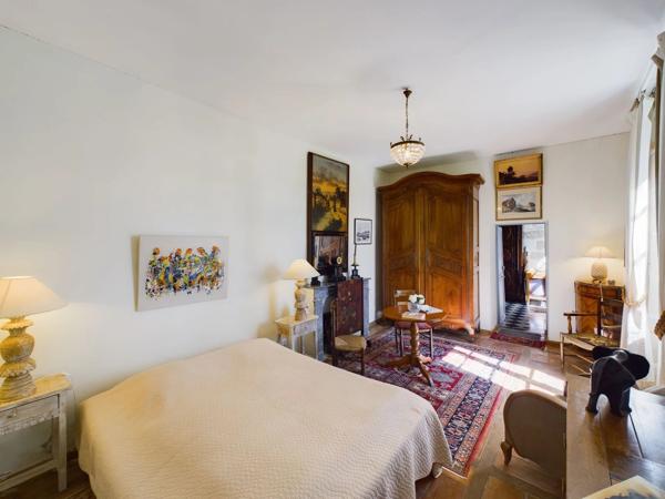 Propriété templière d’exception du XVIIe siècle avec un maison principale, 2 annexes indépendantes, piscine et plus d'1 hectare de terrain