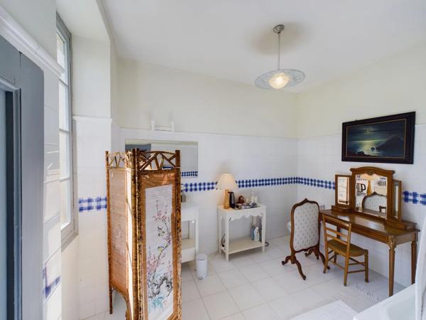 Propriété templière d’exception du XVIIe siècle avec un maison principale, 2 annexes indépendantes, piscine et plus d'1 hectare de terrain