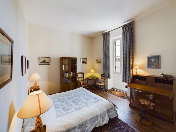 Propriété templière d’exception du XVIIe siècle avec un maison principale, 2 annexes indépendantes, piscine et plus d'1 hectare de terrain