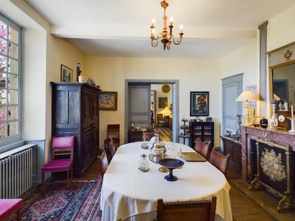 Propriété templière d’exception du XVIIe siècle avec un maison principale, 2 annexes indépendantes, piscine et plus d'1 hectare de terrain